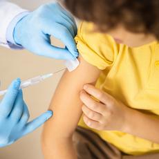 Un juzgado respalda la negativa de un padre a vacunar a su hijo de seis años