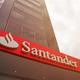 Un juzgado de Vitoria considera abusivo que Banco Santander cobre comisiones por ingresar en efectivo a los que no son titulares de la cuenta