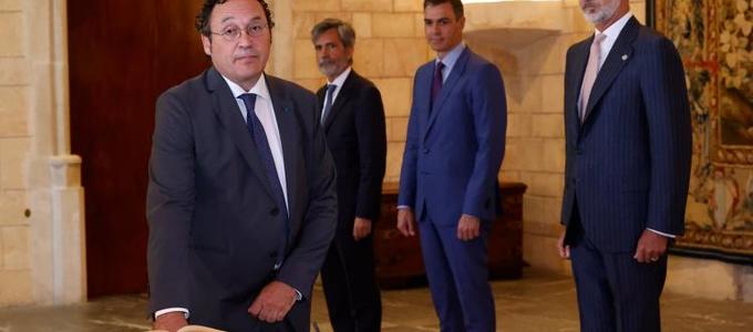 El nuevo Fiscal General del Estado, Álvaro García Ortiz, promete su cargo ante el rey Felipe VI
