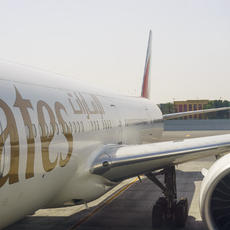 Un juzgado de Madrid condena a Emirates a compensar a una familia con más de 37.000 euros por falta de asistencia tras el retraso de su vuelo
