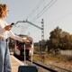 Todo lo que deben saber los pasajeros de un tren cuando se produce un retraso: desde los plazos e indemnizaciones hasta la asistencia