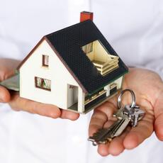 La subida de los tipos de interés obliga a muchas familias a vender pisos ya alquilados