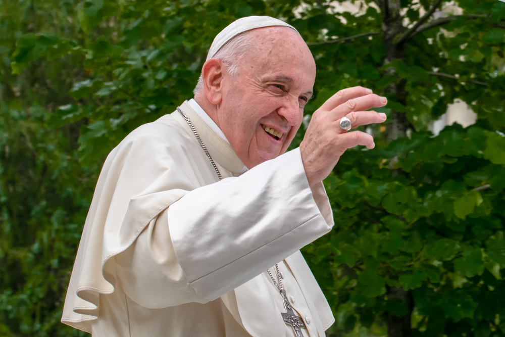 El papa alega que las bendiciones a parejas homosexuales van dirigidas 