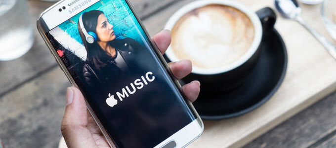 Bruselas multa a Apple con 1.840 millones por obstruir competencia a su servicio de música