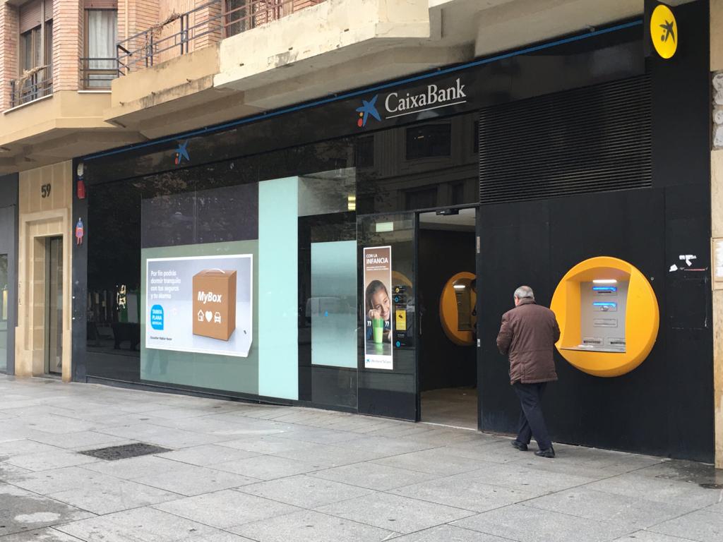 Condenada CAIXABANK a pagar 2.660€ a un consumidor por incluir y aplicar una comisión de apertura en un contrato de préstamo hipotecario