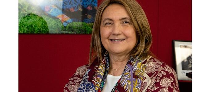 La Dra. María Díaz de la Cebosa Recibe el Prestigioso Premio Alfiler de Oro
