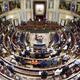 El Pleno del Congreso decidirá hoy si respalda la moción de Podemos de hacer fijos a los interinos en fraude de ley