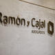 Ramón y Cajal Abogados impulsa una demanda hotelera contra Booking.com