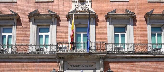 El Gobierno suspende los plazos procesales en partidos judiciales perjudicados por los incendios y crea una prestación extraordinaria para los trabajadores afectados