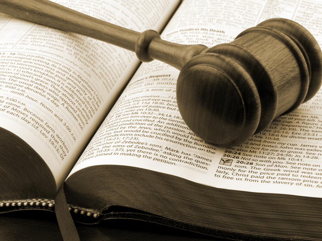 Lectura de verano: veinticinco prórrogas para enterrar la nueva Ley de Enjuiciamiento Criminal
