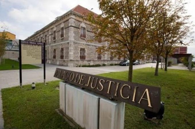 Un año y medio de prisión por estafar 4.630 euros a una compañera de trabajo