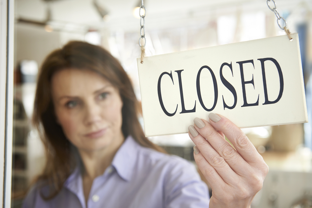 ¿Puede una empresa cerrar con deudas?