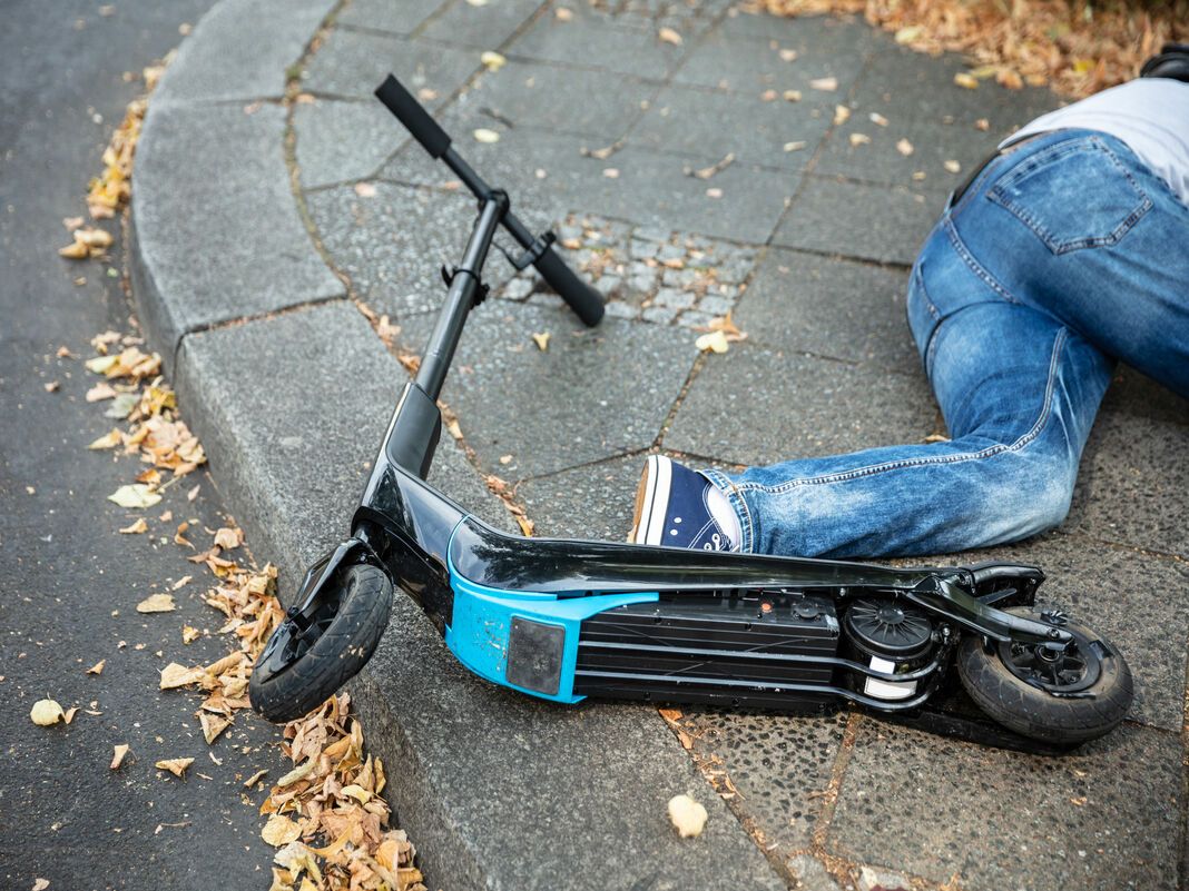 Los accidentes laborales de tráfico con bicicletas y patinetes se han triplicado en diez años