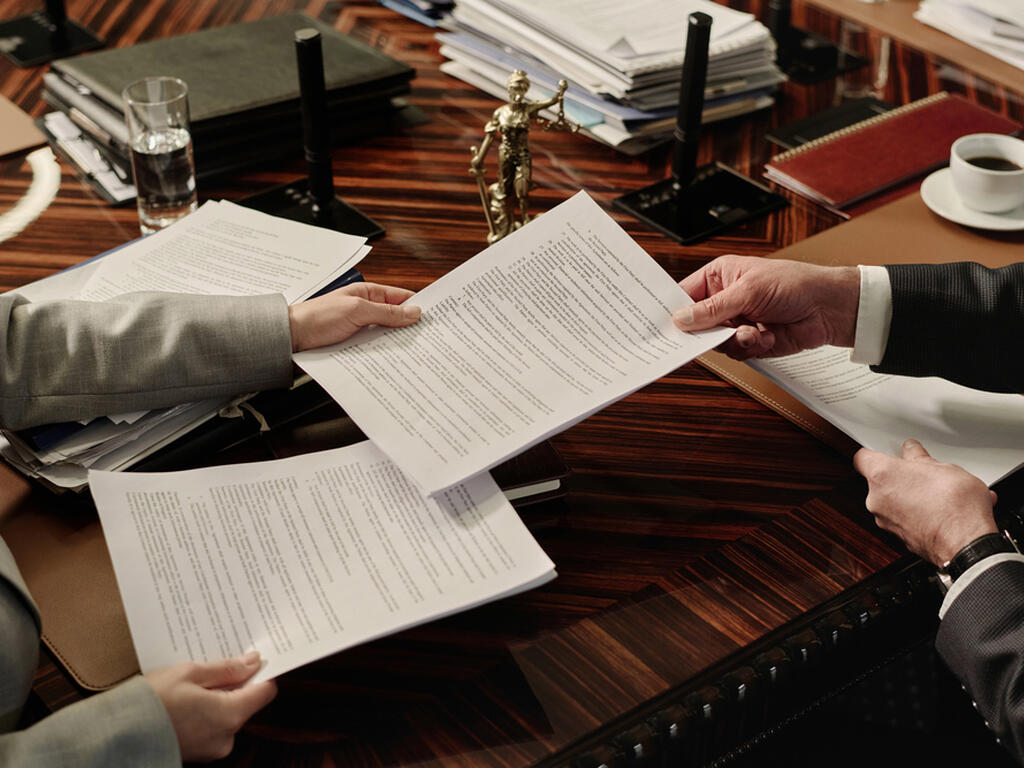 Carga de la prueba en discriminación laboral: cómo se construyen los indicios y cómo puede responder la empresa 