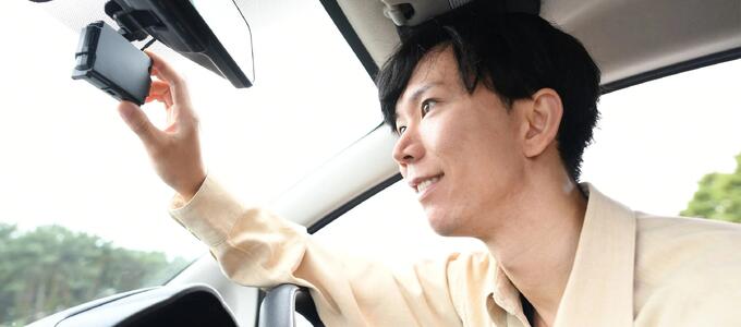 Dashcams: ¿es legal llevar una cámara en el coche?