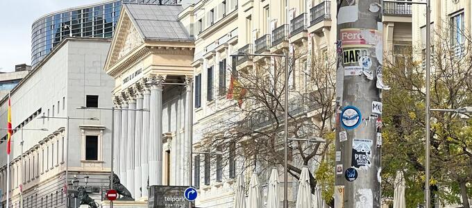Congreso vota mañana dos decretos de vivienda, pero sólo uno saldrá si Junts se abstiene