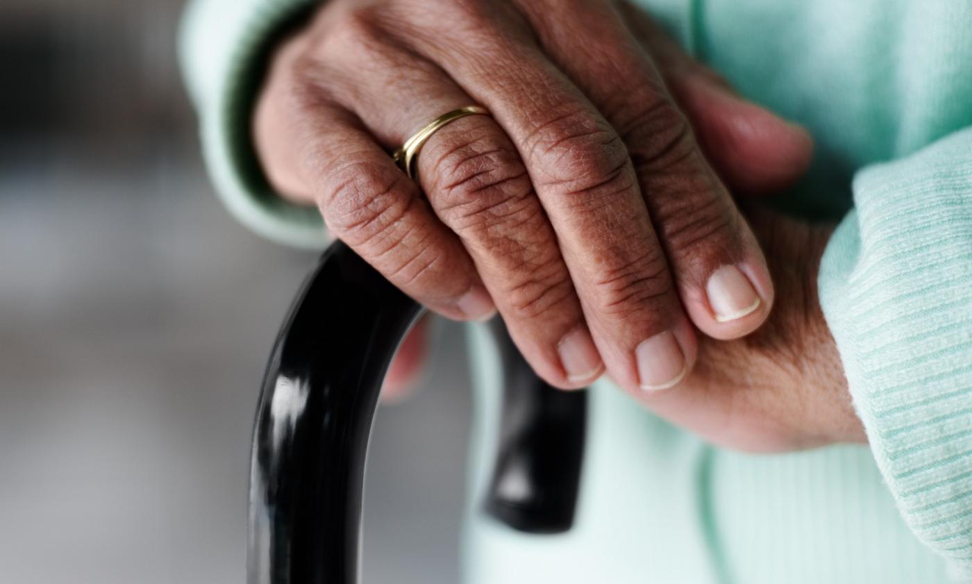 El papel del guardador de hecho: cómo cuidar y representar a personas dependientes sin necesidad de pasar por el juzgado