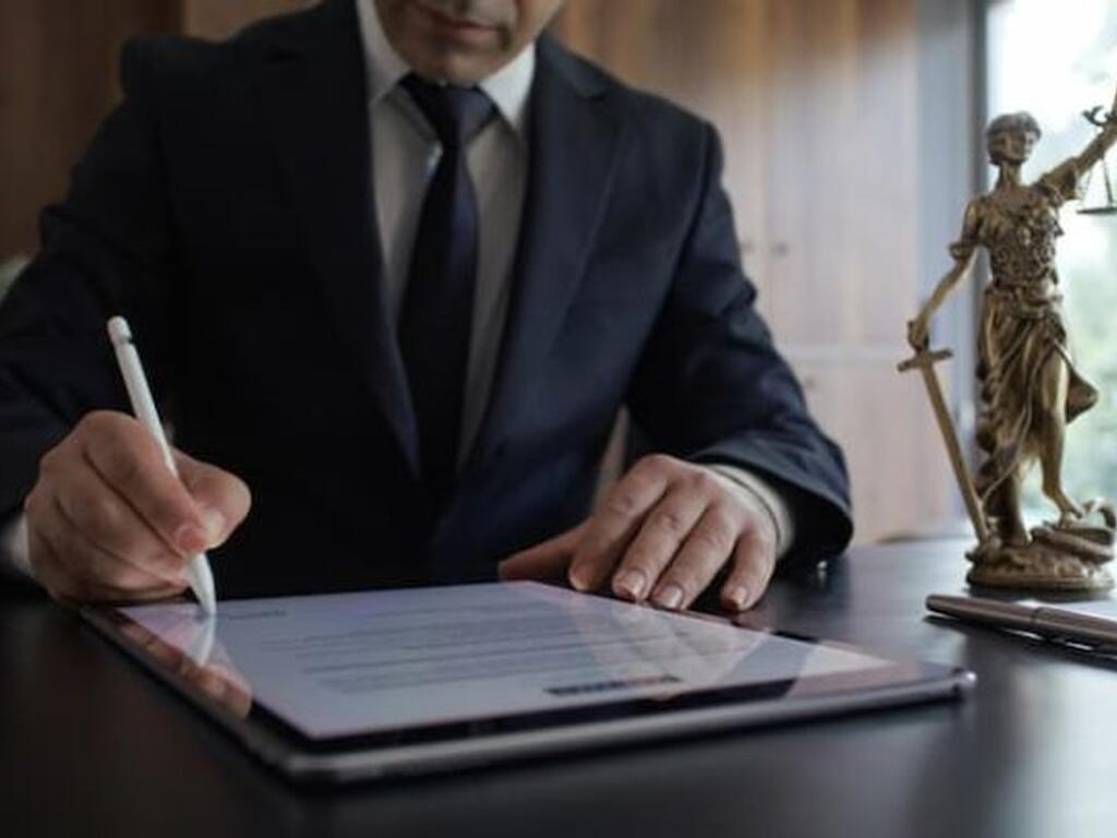 Alucinaciones de la IA en abogados: cuando una sentencia inventada puede acabar en una sanción