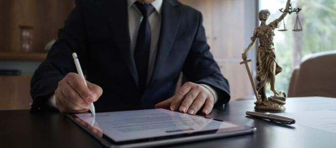 Alucinaciones de la IA en abogados: cuando una sentencia inventada puede acabar en una sanción