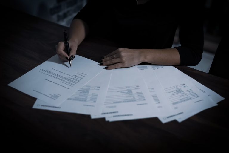 Adiós a las mañanas rastreando boletines: la inteligencia artificial asume el control del BOE para los juristas
