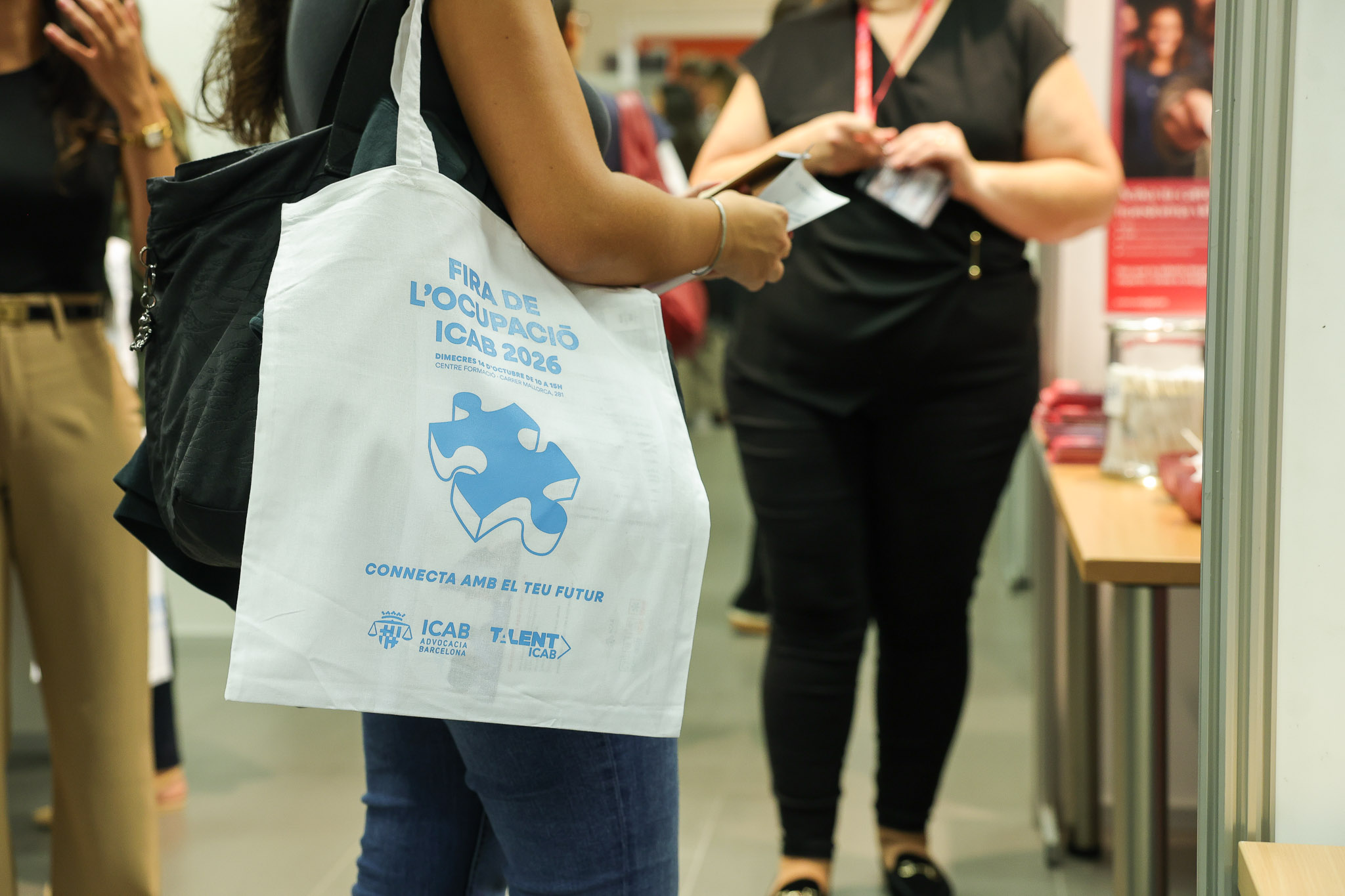 Récord de asistencia en la Feria de Empleo 2026 impulsada por el ICAB, con más de 300 visitantes y 32 estands vinculados al sector jurídico