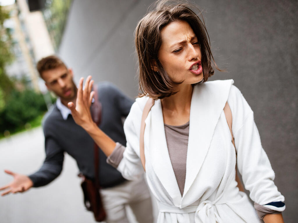 ¿Se puede quebrantar una orden de alejamiento sin hablar con la víctima?