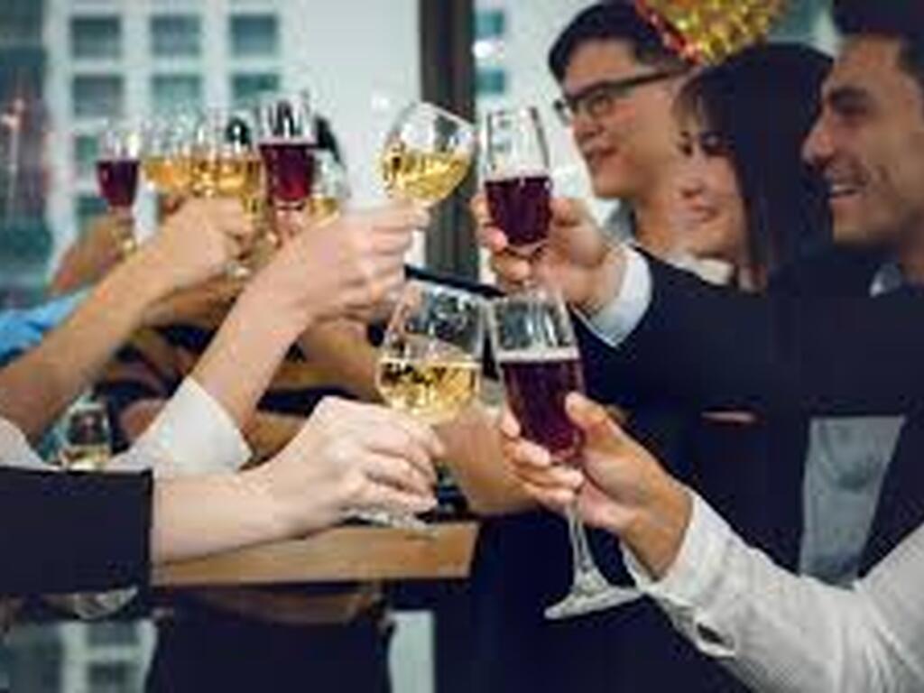 ¿Cuándo una broma en una cena de empresa puede convertirse en acoso sexual?
