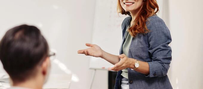 Intrusismo profesional: qué es, qué penas tiene y cómo detectarlo