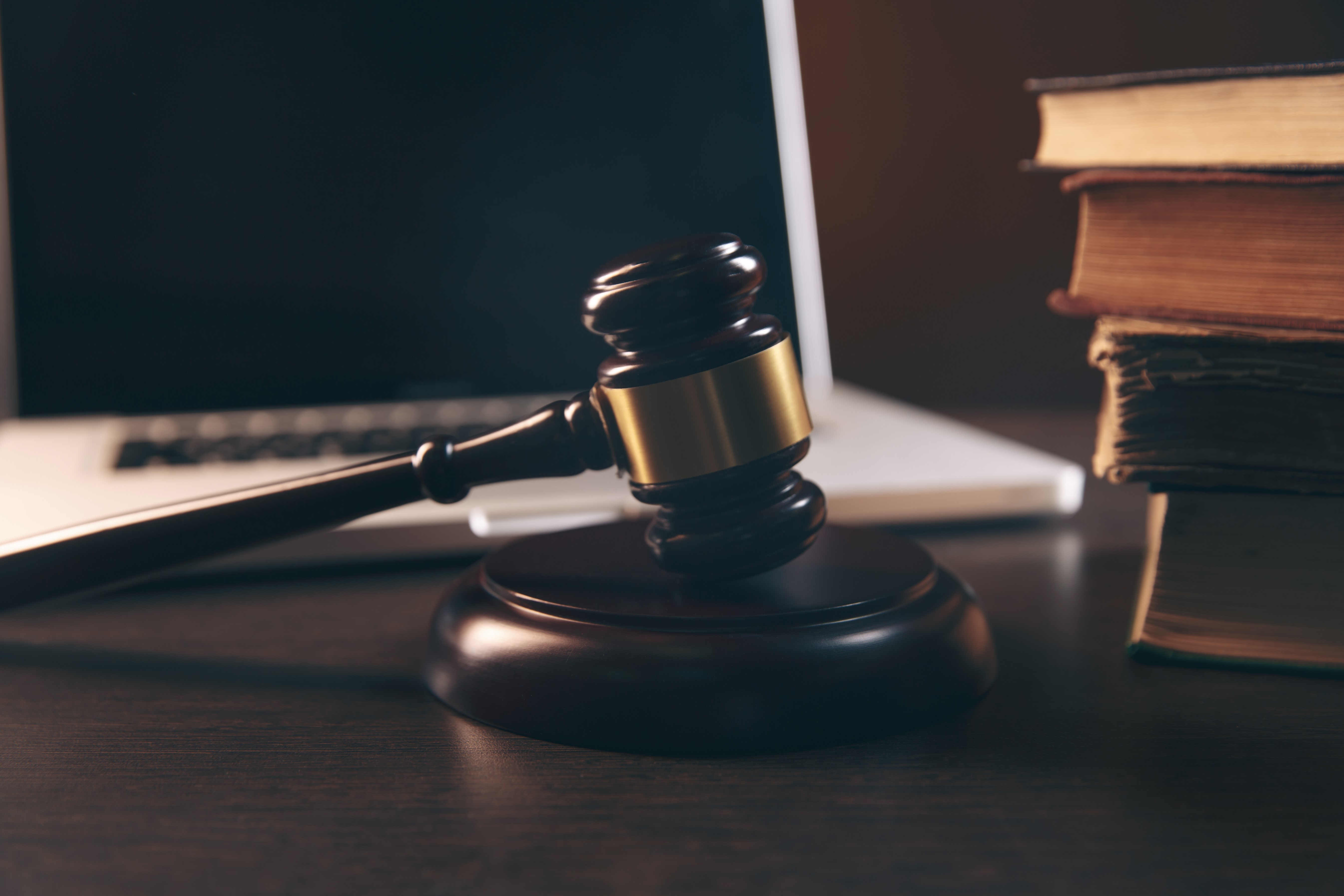 ¿Se puede dejar a un hijo sin herencia? Las causas legales que permiten desheredarlo