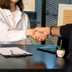 Revolución en los contratos laborales: las empresas deberán detallar cada condición de empleo antes de empezar a trabajar