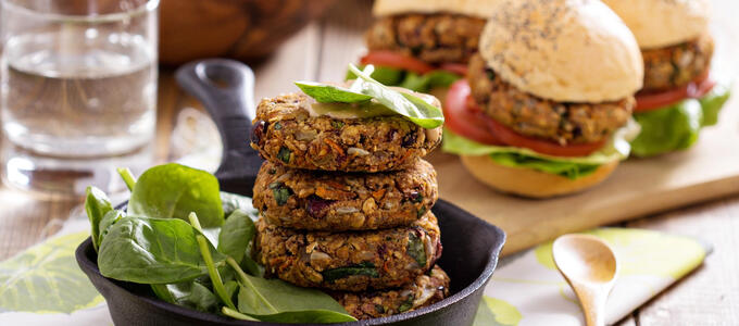 ¿Hamburguesa vegetal o queso vegano? La batalla legal detrás de los nombres que llegan al supermercado