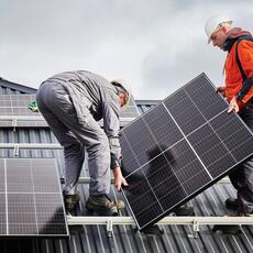 ¿Es legal instalar paneles solares en un edificio sin autorización?
