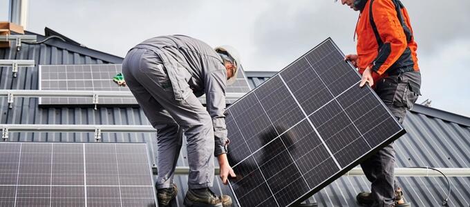¿Es legal instalar paneles solares en un edificio sin autorización?