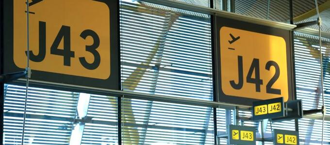 ¿Puede la aerolínea obligarte a facturar tu equipaje de mano en la puerta de embarque?