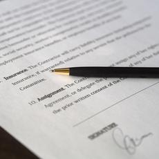 ¿Qué debo hacer si mi cliente me trae un contrato redactado en inglés?